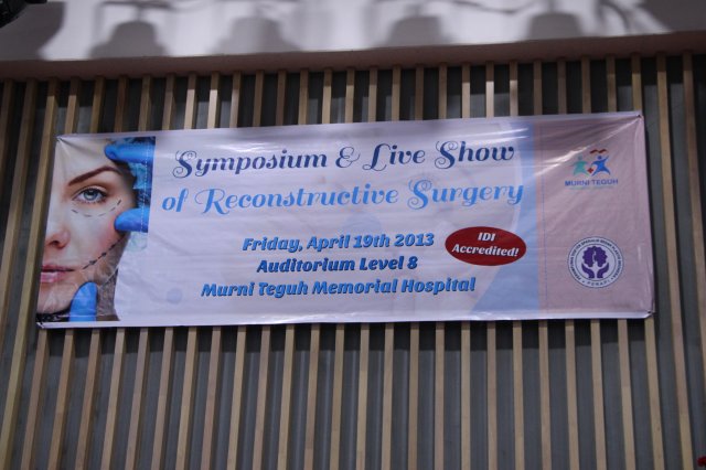 Symposium dan Live Show of Reconstructive Surgery