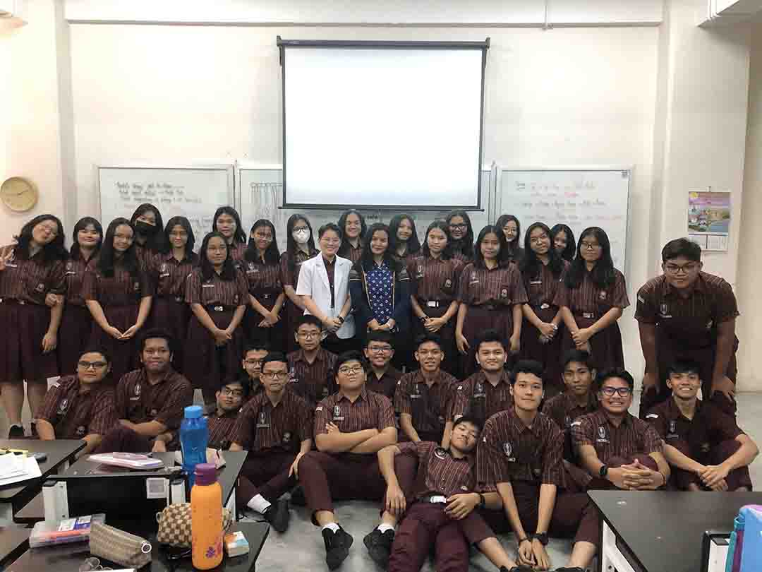 Seminar Edukasi Deteksi Kanker Sejak Dini SMA Santo Thomas Medan 