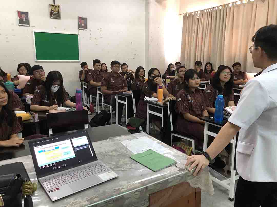 Seminar Edukasi Deteksi Kanker Sejak Dini SMA Santo Thomas Medan 