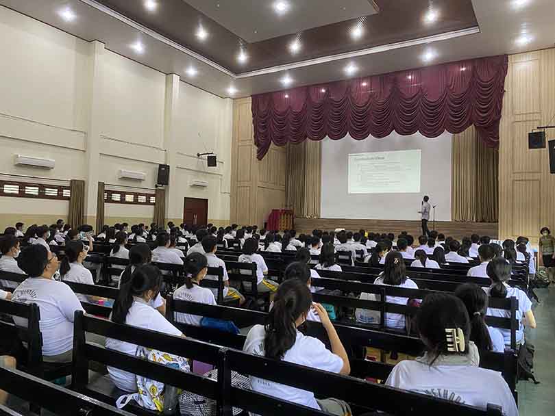  Seminar Edukasi Deteksi Kanker Sejak Dini SMA Methodist 3 Medan